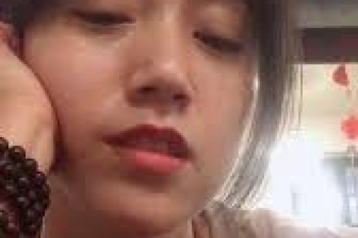 “miumiu陷害女明星”热搜 不看水印谁能看出来是童瑶？